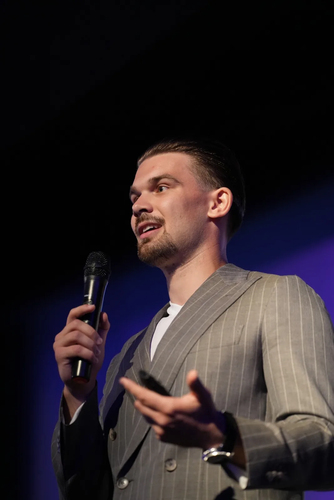 Jonathan Czwikla speaking on stage